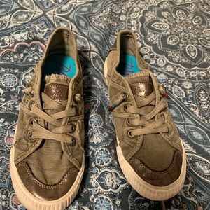 Blowfish canvas shoes